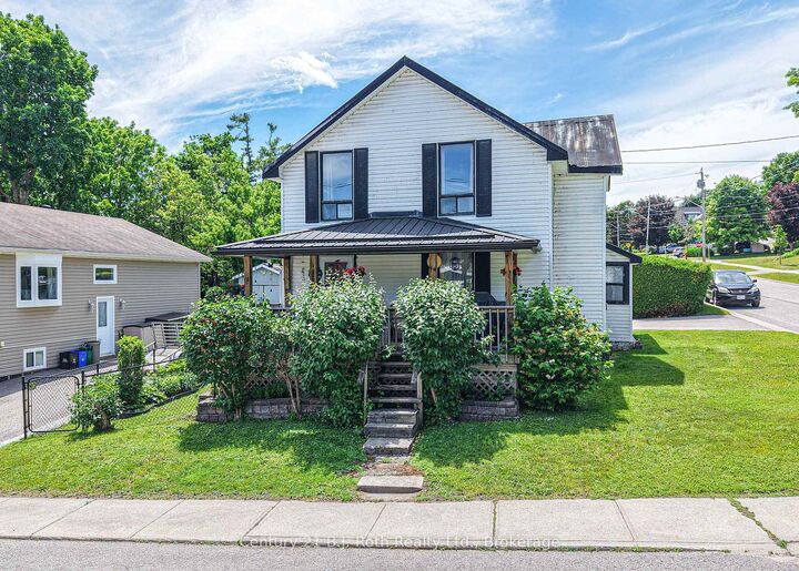 139 Borland Street E — photo 1