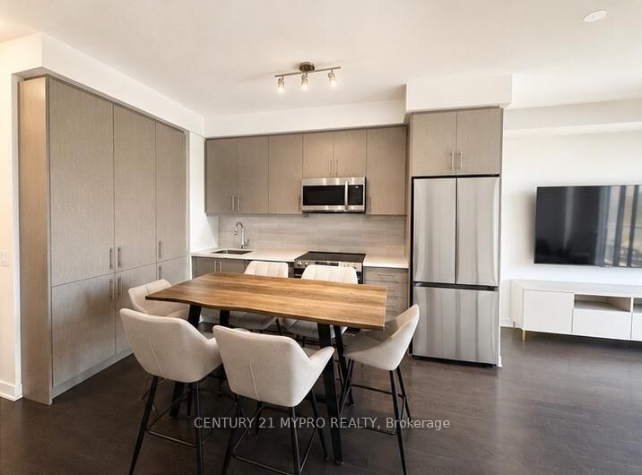 Property Photo: 95 Oneida Crescent 611 ON L4B 0H5
