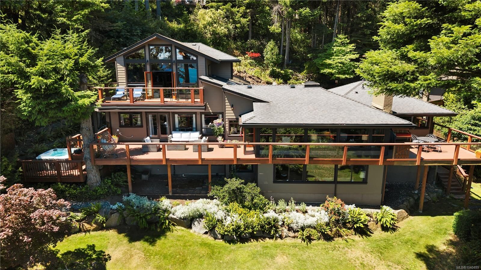 Property Photo: 1370 Ivor Rd BC V9X 1P7