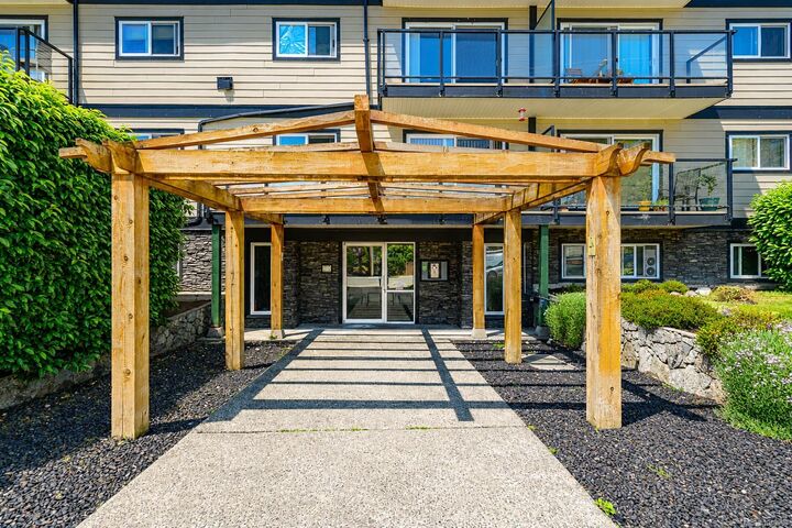 218 Bayview Ave #310 — photo 1