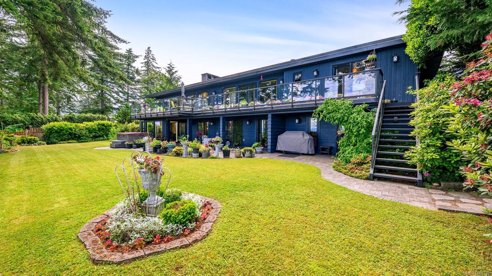 Property Photo: 1093 Ash St BC V9W 1G6
