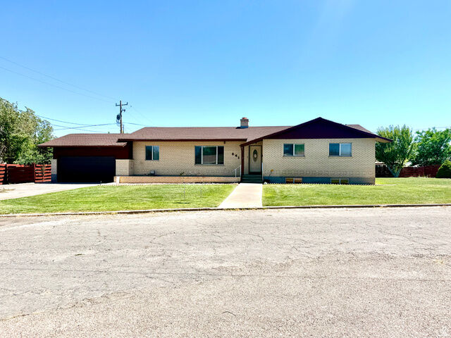 Property Photo:  241 W 250 S  UT 84078 