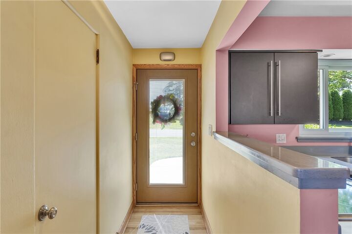 Property Photo:  930 Crestview Dr  PA 16117 