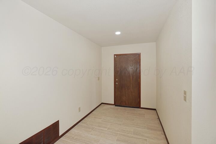 Property Photo: 5807 SW 48th Avenue TX 79109