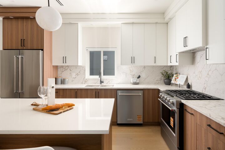 6176 Elgin Avenue 2 — photo 1