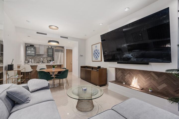 Property Photo: 1111 Alberni Street 3403 BC V6E 4V2
