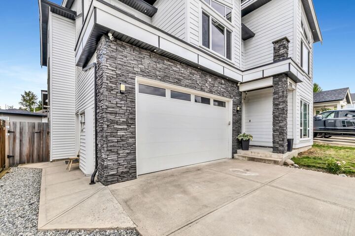 Property Photo: 33131 Benedict Boulevard BC V2V 0H1