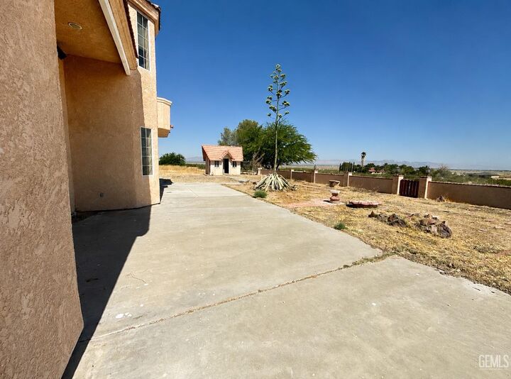 Property Photo: 9855 Vista Road CA 93505