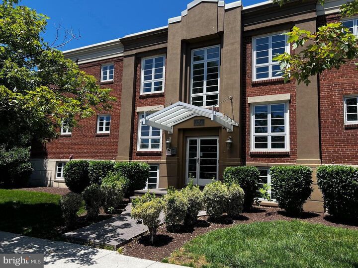 Property Photo: 1219 Oronoco Street 102 VA 22314