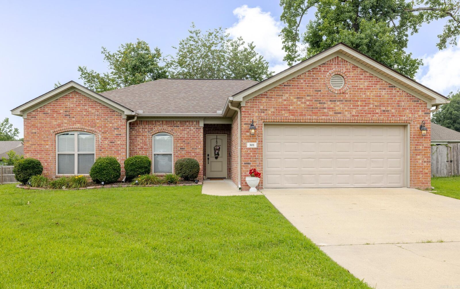 Property Photo:  301 Sandlewood Drive  AR 72015 