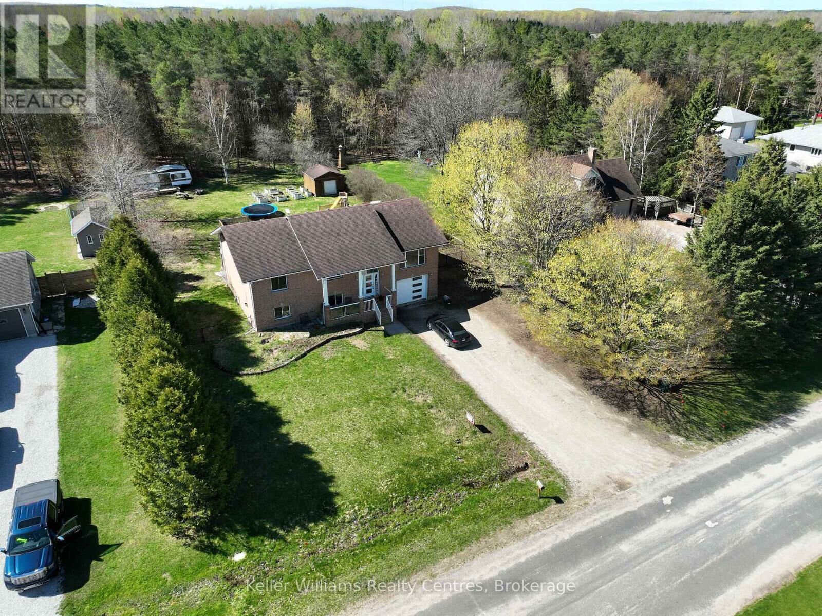 Property Photo: 27 Pine Tree Drive ON N0H 1P0