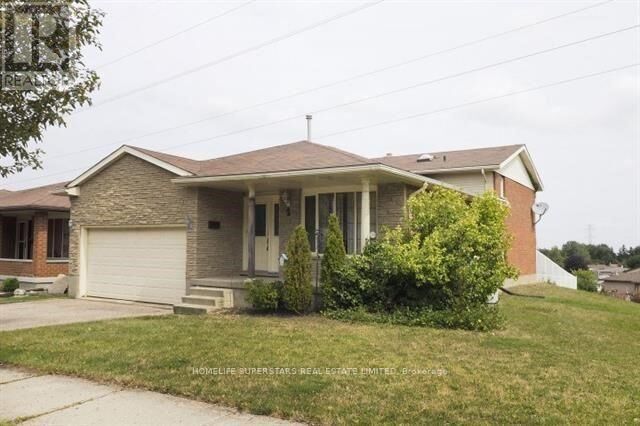 Property Photo: 2 Hoddle Crescent ON N2N 2N2