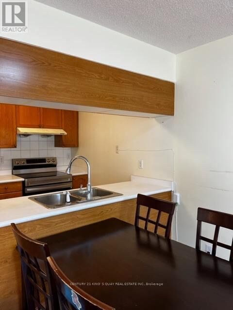 Property Photo:  28 Empress Avenue 716  ON M2N 6Z7 