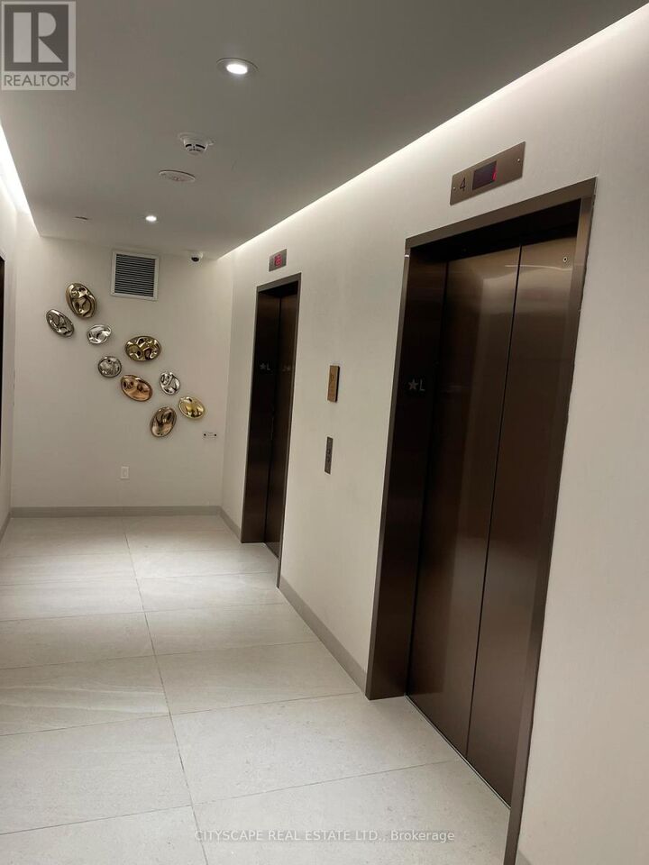 Property Photo: 1 Fairview Road East 3109 ON L5A 0B4