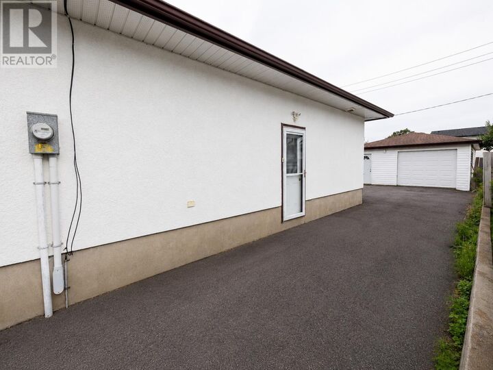 Property Photo:  334 Lambton Cres  ON P7C 5L8 
