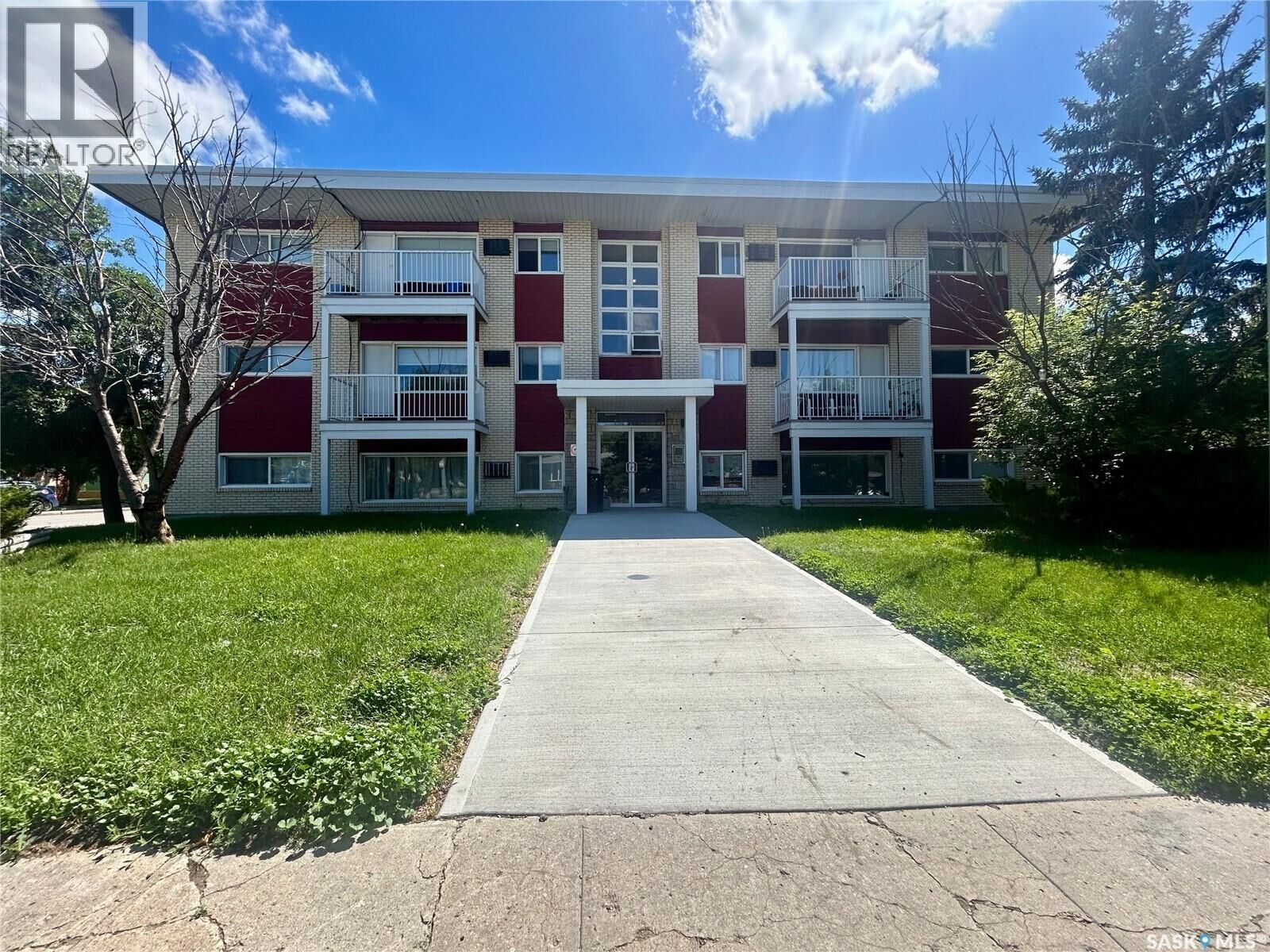 Property Photo:  13 1811 8th Avenue N  SK S4R 0G5 