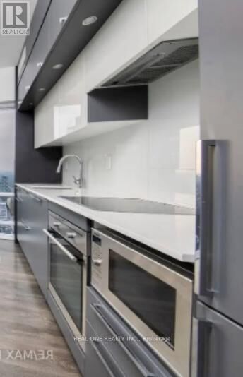 Property Photo:  15 Grenville Street 1110  ON M4Y 0B9 