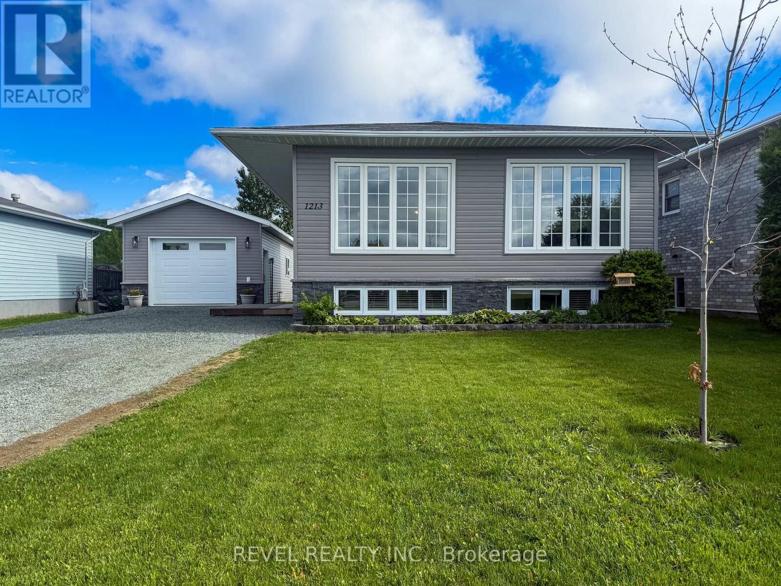 Property Photo:  1213 Lozanne Crescent  ON P4P 1E7 