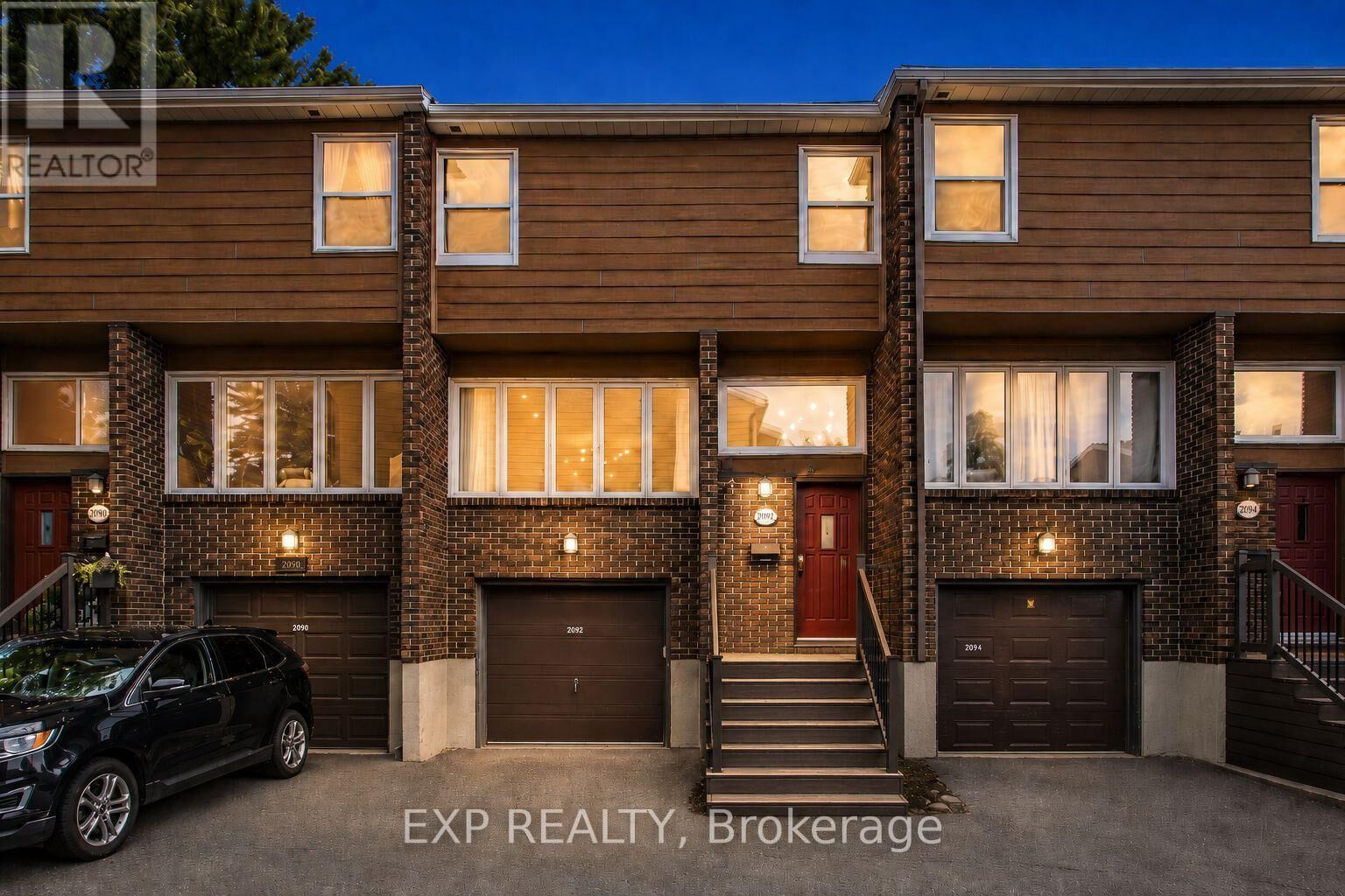 Property Photo:  2092 Eric Crescent  ON K1B 4P4 