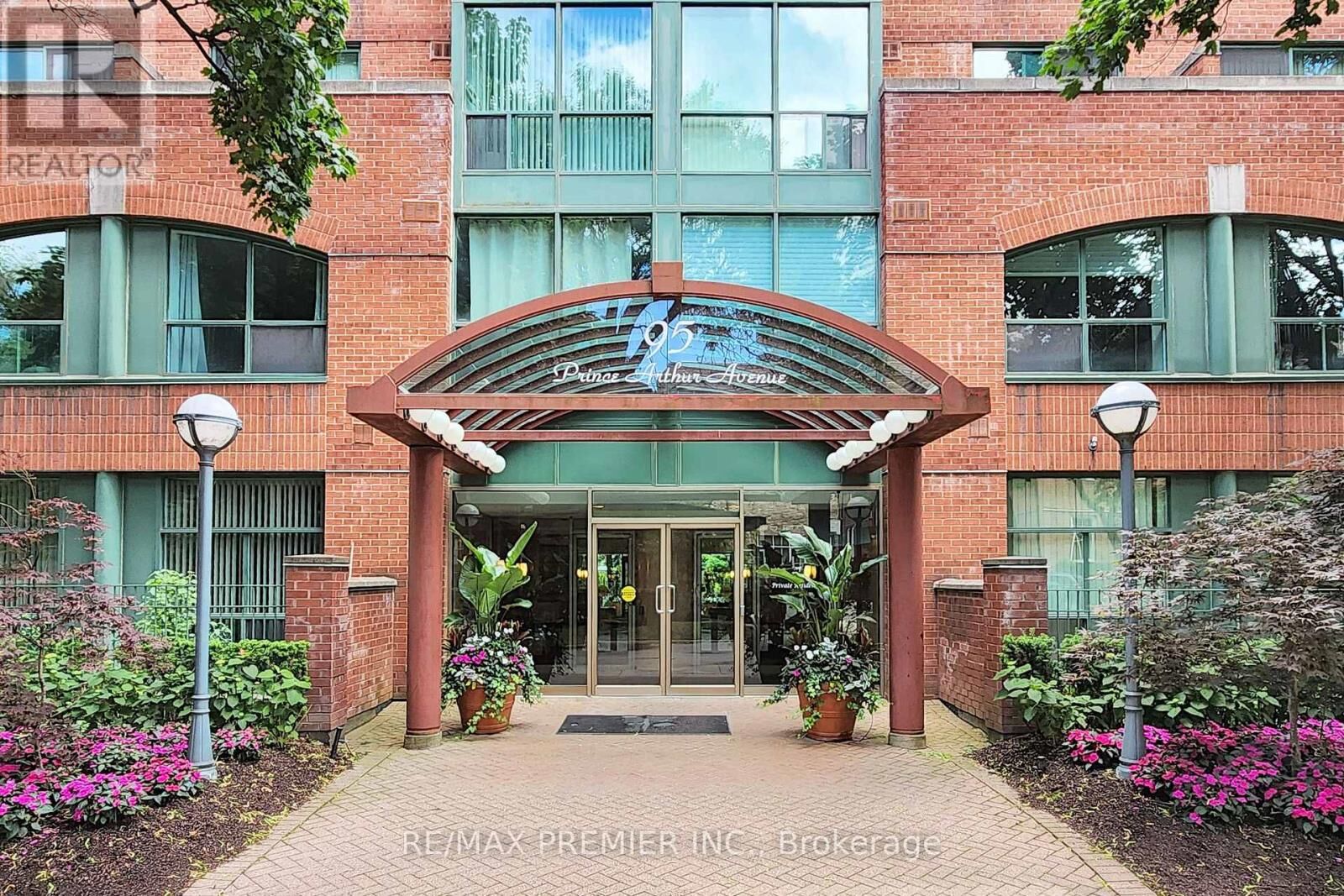 Property Photo:  95 Prince Arthur Avenue Ph 824  ON M5R 3P6 