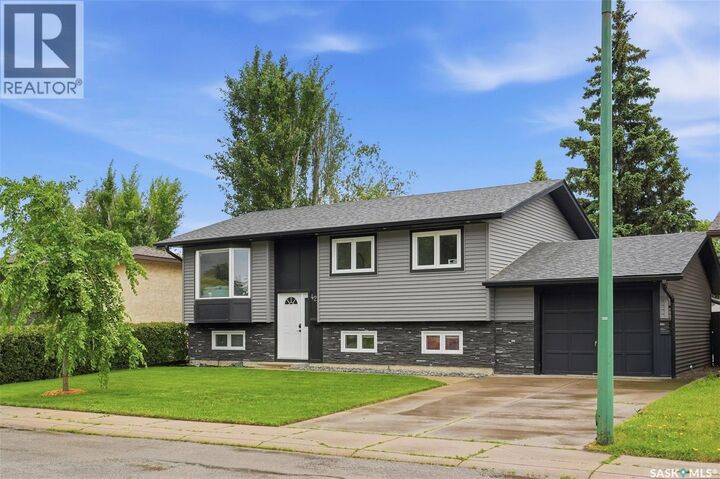 Property Photo:  423 Nesbitt Way  SK S7L 6S3 