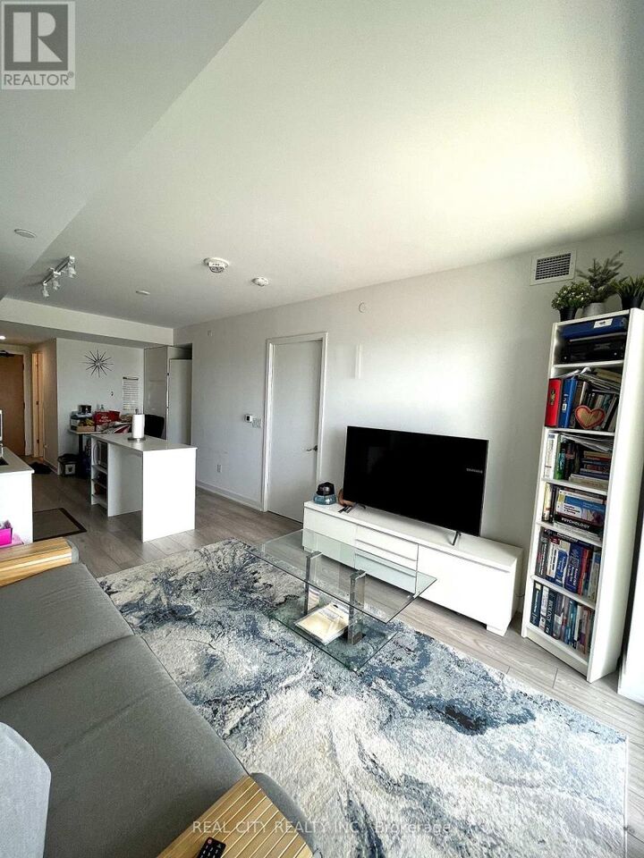 Property Photo:  8 Tippett Road 808  ON M3H 0E7 