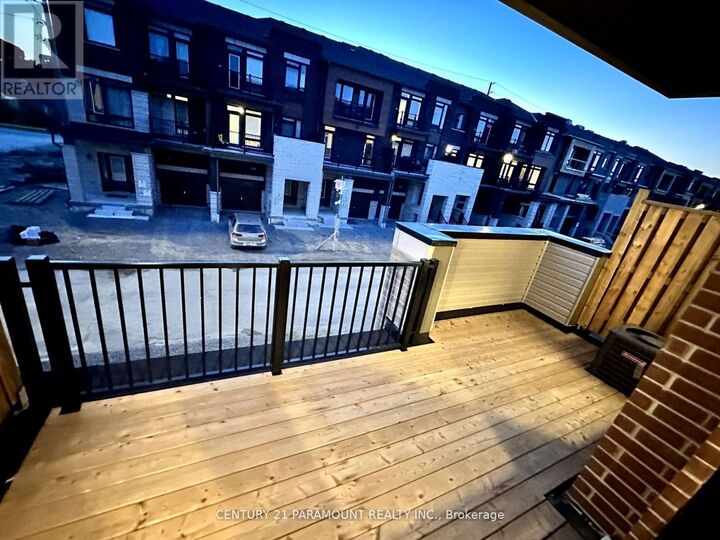 Property Photo:  532 Danks Rdg Drive West  ON L1S 0H4 