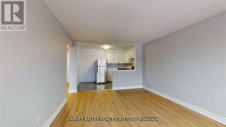 Property Photo:  31 Clearview Heights B7  ON M6M 2A2 
