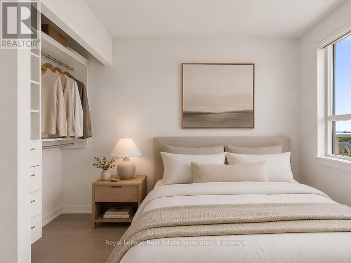 Property Photo:  4 Elsinore Path 706  ON M8V 4G7 