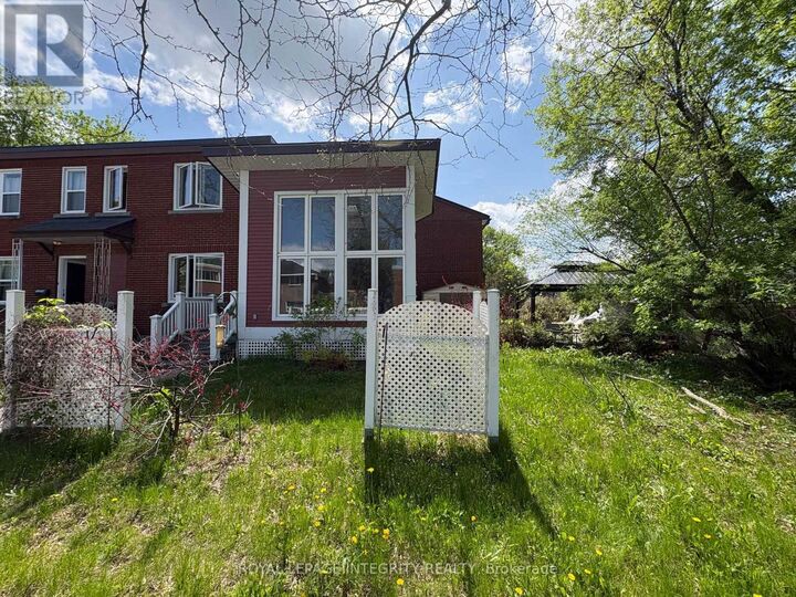 Property Photo: 1222 Dorchester Avenue ON K1Z 8E4