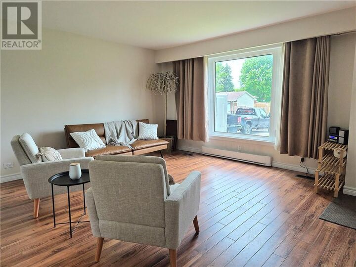 Photo de la propriété:  1705 Gemmel Street  ON P3A 1H5 