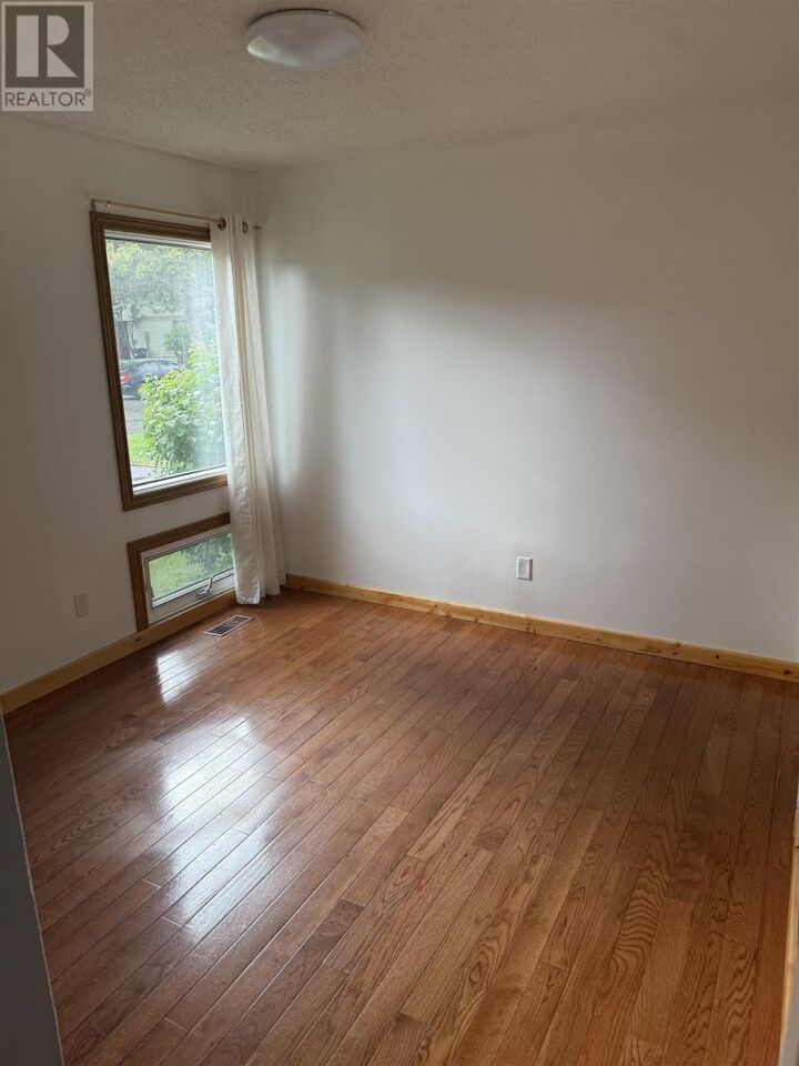 Property Photo:  206 Varsity Place  ON P7B 5N7 