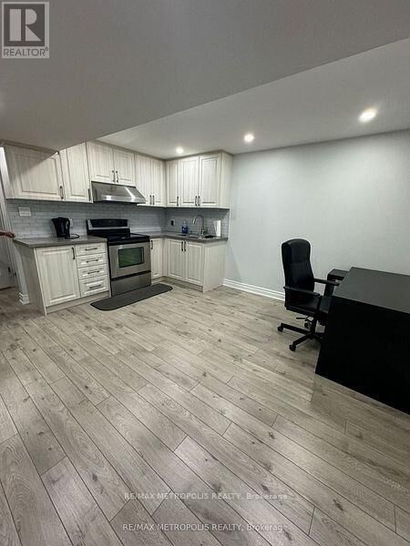 Property Photo:  14 Lampman Drive Bsmt  ON M1E 5L1 