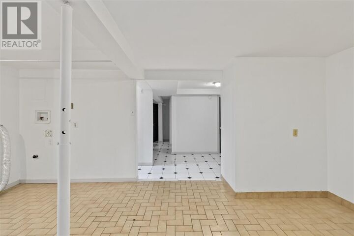 Property Photo:  105 Pozzebon Cres  ON P6C 6B4 