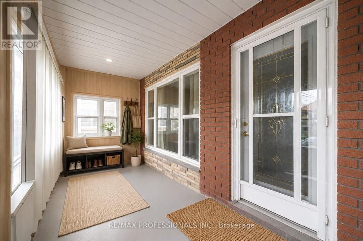 Property Photo: 35A Bowie Avenue Upper ON M6E 2P2