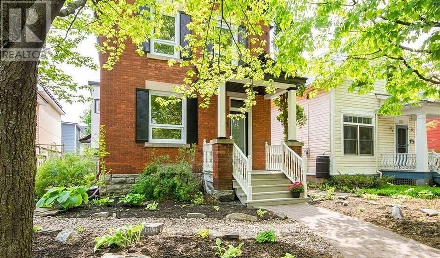 Property Photo:  245 Mackay St Street  ON K1M 2B6 