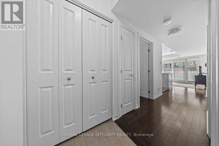 Property Photo: 242 Rideau Street 909 ON K1N 0B7