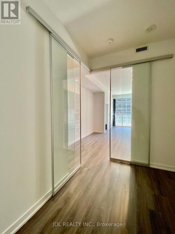 Property Photo:  20 Edward Street 1207  ON M5G 0C5 