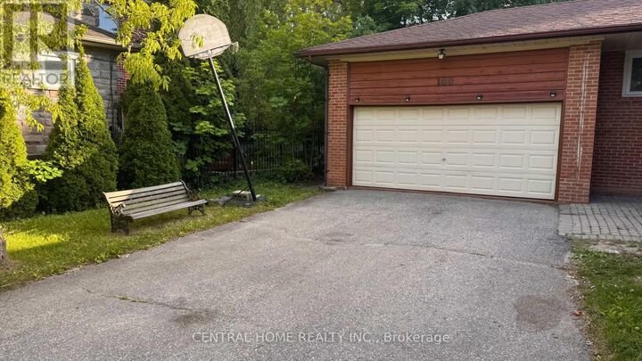 Property Photo:  100 Burbank Drive  ON M2K 1N4 