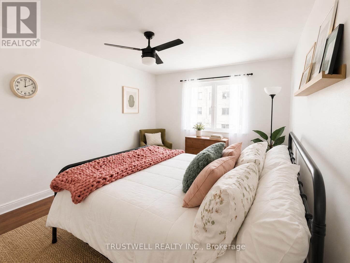 Property Photo:  124 Atlantic Avenue Apt B  ON M6K 1X9 