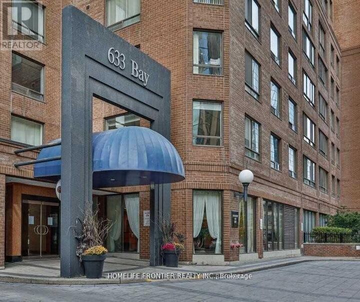 Property Photo: 633 Bay Street 712 ON M5G 2G4