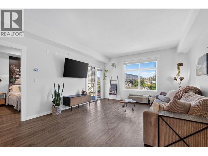 Property Photo: 710 Stockwell Avenue 403 BC V1Y 6V9