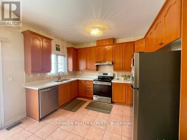 Property Photo:  42 Crystalview Crescent #Upper  ON L6P 2R7 