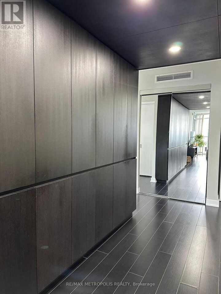 Property Photo:  15 Iceboat Terrace 2202  ON M5V 4A5 