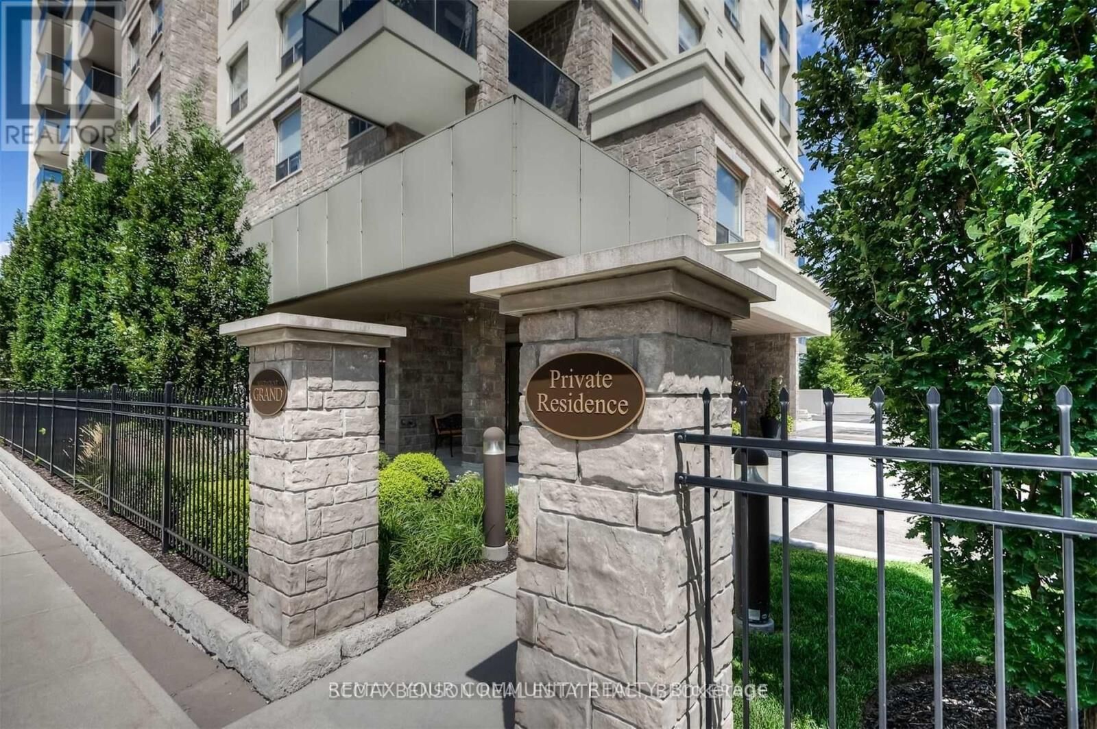 Property Photo: 223 Erb Street West 106 ON N2L 0B3