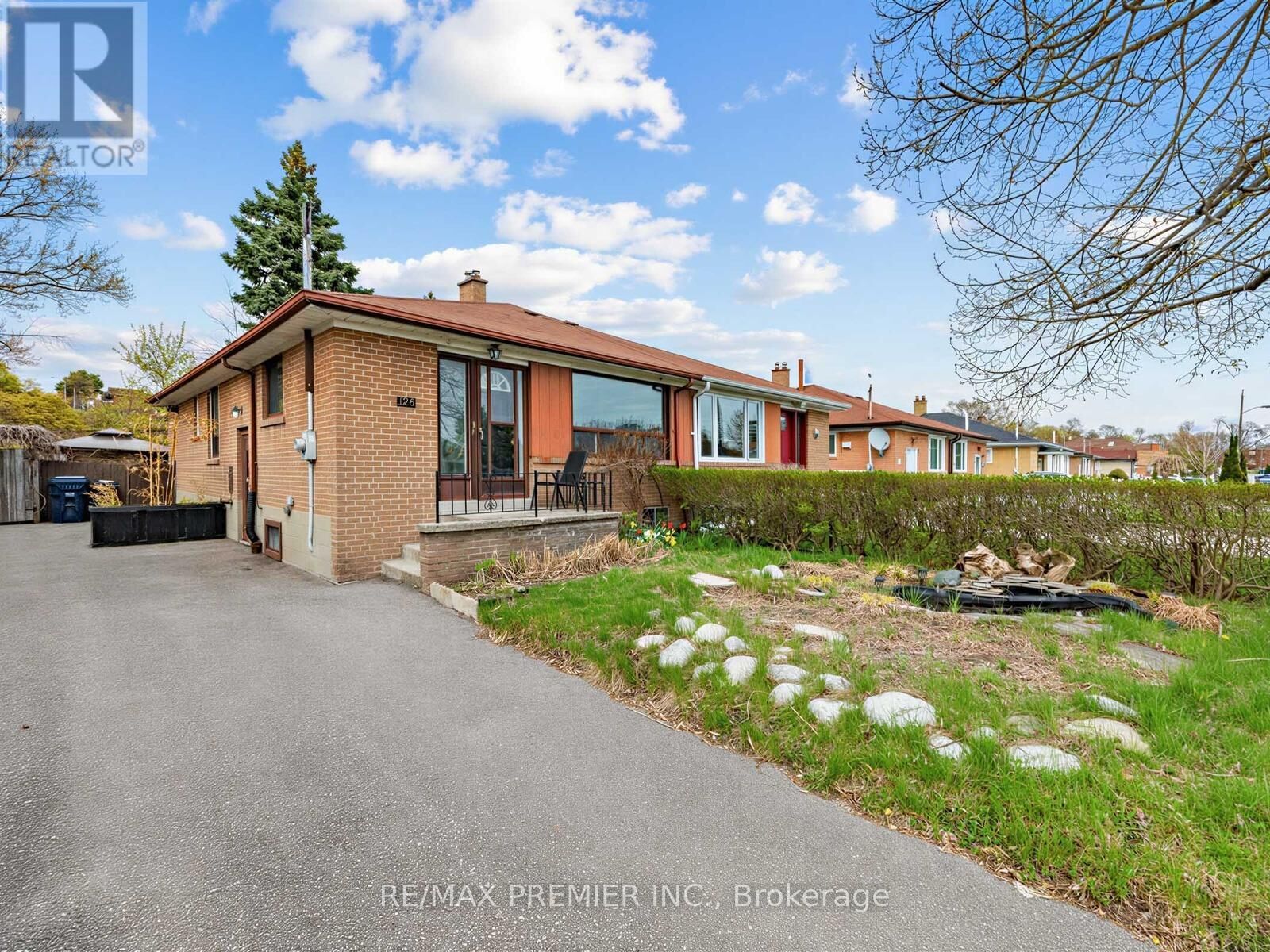 Property Photo:  126 Langden Avenue  ON M6N 2L5 