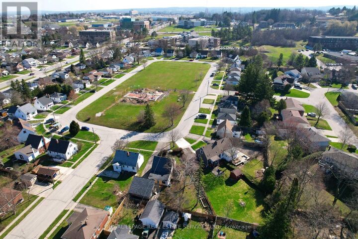 Property Photo:  701 5th Street East  ON N4K 1E4 