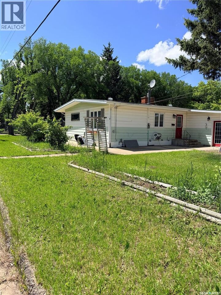 Property Photo:  706 3rd Street E  SK S0N 2M0 