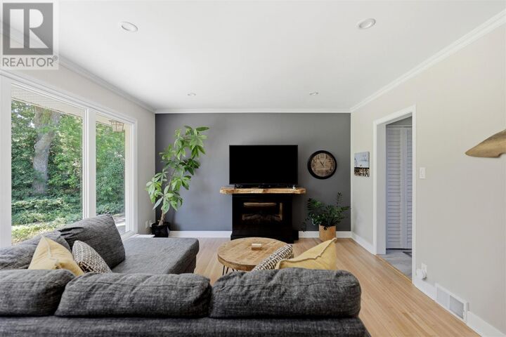 Property Photo:  127 McMeeken St  ON P6A 3L7 