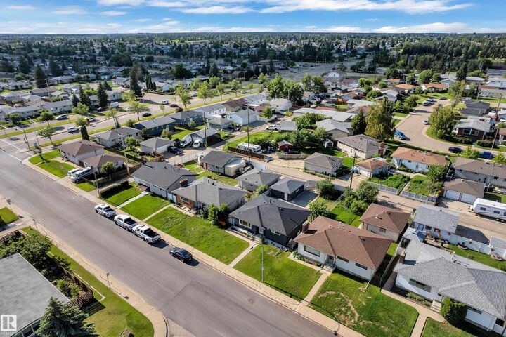Property Photo:  8104 135 Avenue NW  AB T5C 2H4 